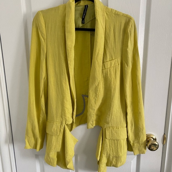 W118 by Walter Baker purchased in NYC yellow blazer with interesting cut size Xs - Picture 3 of 7
